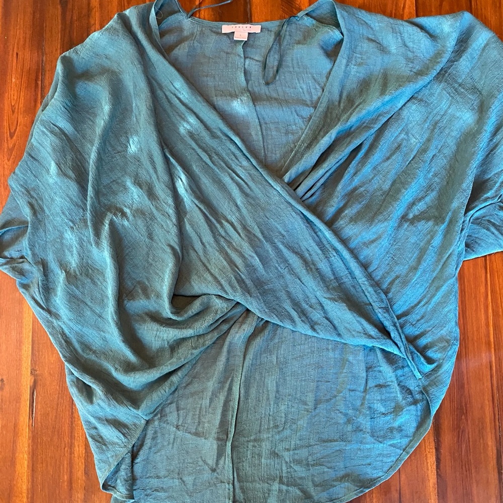 Teal twist top